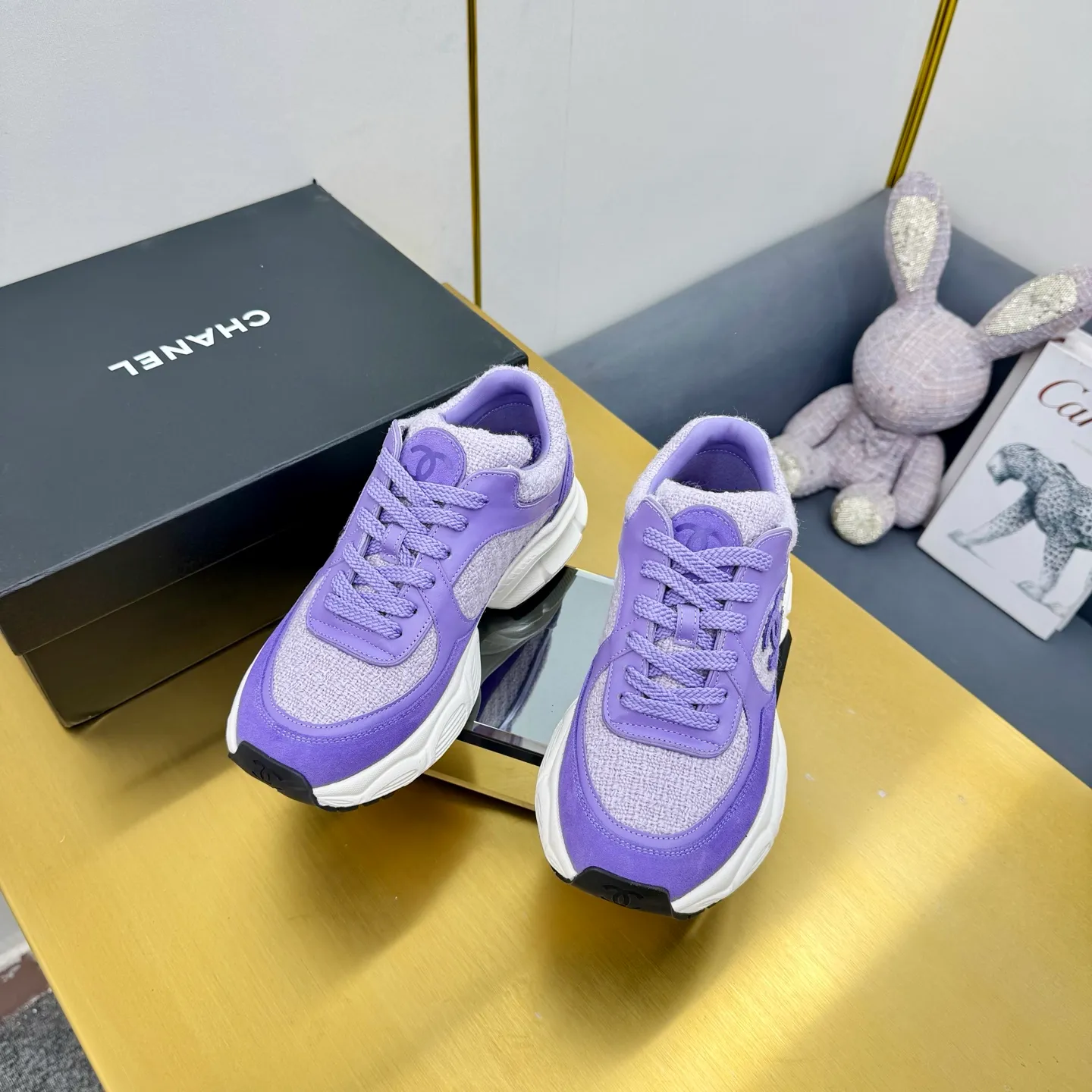 p700🐮🐮Upgraded version, upgraded version, upgraded version! No rebuttal accepted! ! ! ! Chanel Chanel dad shoes, couples' model for men and women - 2025 top casual sneakers in the counter. This classic design; the upper is electro-embroidered with various techniques; ❷The inner lining is made of: original Yangli + net ❸The outsole is based on: the original TPU combination outsole. The full set of boutique packaging for women 35–41